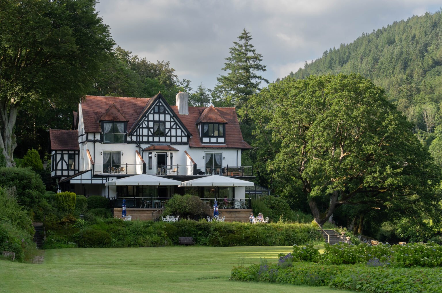 Craig-y-Dderwen Riverside Hotel